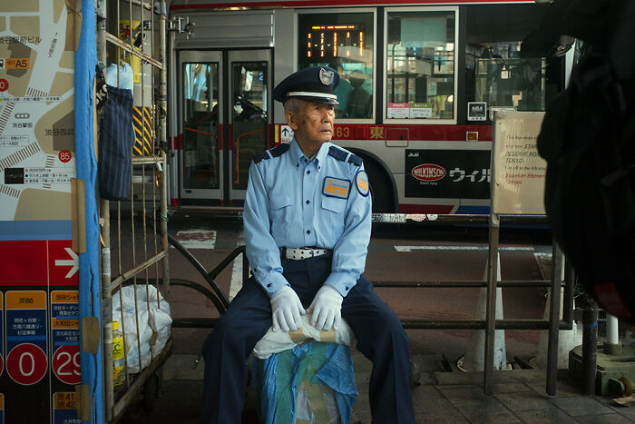 I&rsquo;m A Street Photographer Who Visited Japan And Captured Its Two Very Different Sides (30 Pics)