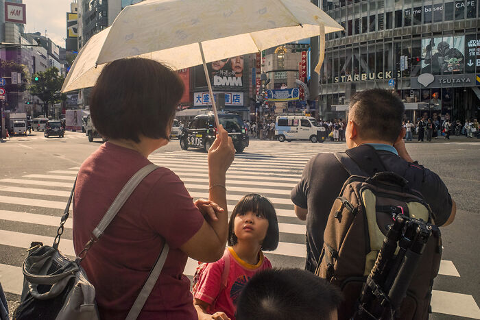 I&rsquo;m A Street Photographer Who Visited Japan And Captured Its Two Very Different Sides (30 Pics)