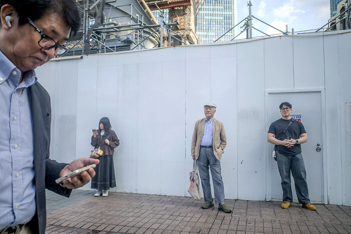 I&rsquo;m A Street Photographer Who Visited Japan And Captured Its Two Very Different Sides (30 Pics)