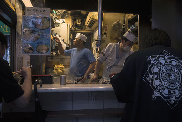 I&rsquo;m A Street Photographer Who Visited Japan And Captured Its Two Very Different Sides (30 Pics)