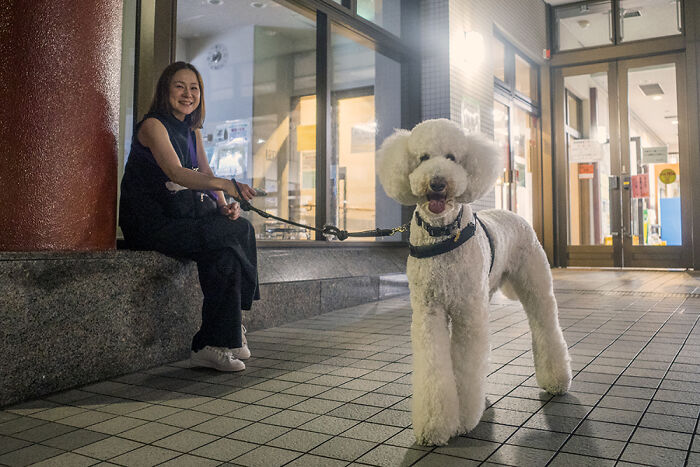 I&rsquo;m A Street Photographer Who Visited Japan And Captured Its Two Very Different Sides (30 Pics)