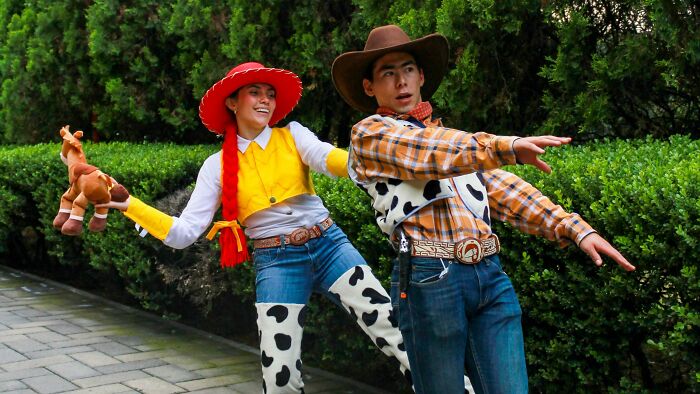 Guess 21 Movies From Their Iconic Outfits – Anything Above 18 Is Impressive Guess 21 Movies From Their Iconic Outfits – Anything Above 18 Is Impressive