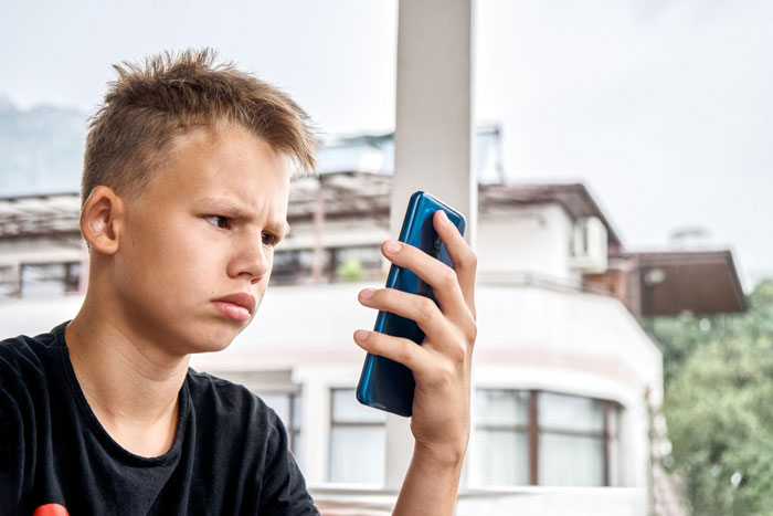 Kid Steals Woman’s Hair Towel, Mommy Dearest Comes To His Rescue And Accuses Woman Of Harassing Him Kid Steals Woman’s Hair Towel, Mommy Dearest Comes To His Rescue And Accuses Woman Of Harassing Him