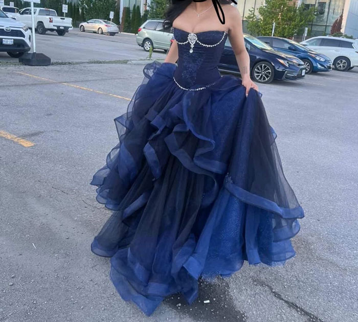 Talented Seamstress Spends 4 Months And $600 On Prom Dress, Insecure Mom Insults How It Looks On Her Talented Seamstress Spends 4 Months And $600 On Prom Dress, Insecure Mom Insults How It Looks On Her