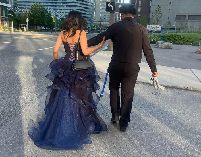 Talented Seamstress Spends 4 Months And $600 On Prom Dress, Insecure Mom Insults How It Looks On Her Talented Seamstress Spends 4 Months And $600 On Prom Dress, Insecure Mom Insults How It Looks On Her