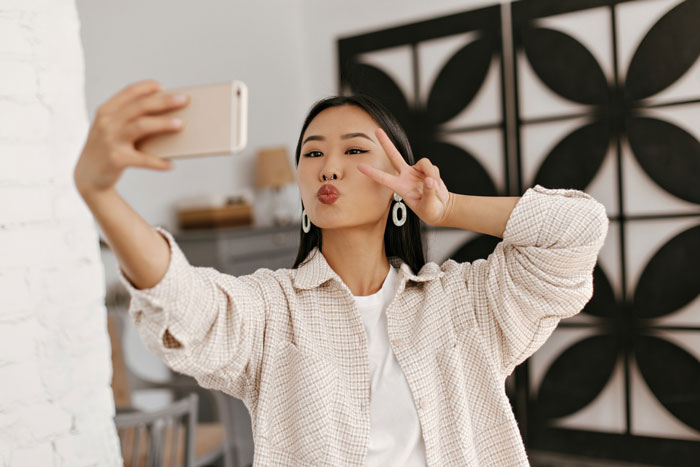 Influencer Bestie Ghosts Bride On The Wedding Day, Blocks Her And Goes No-Contact For No Reason
