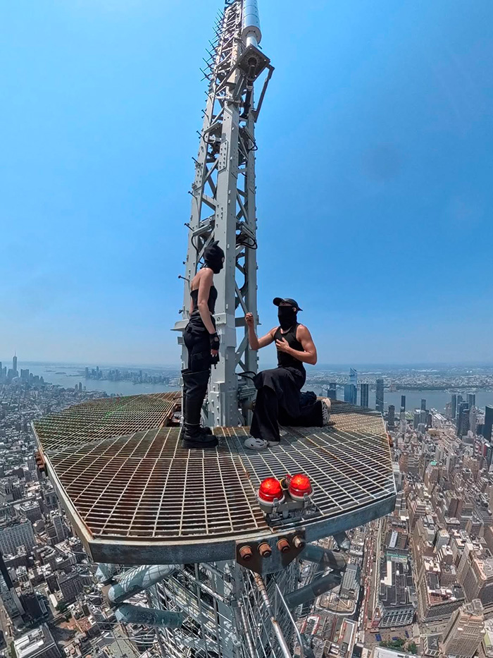 Empire State Building Daredevils Expose Security Lapse After Scaling 1,454-Foot Antenna To Hang “Cringe” Flag Empire State Building Daredevils Expose Security Lapse After Scaling 1,454-Foot Antenna To Hang “Cringe” Flag
