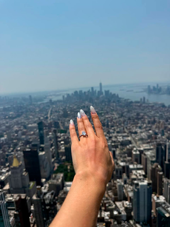 Empire State Building Daredevils Expose Security Lapse After Scaling 1,454-Foot Antenna To Hang “Cringe” Flag Empire State Building Daredevils Expose Security Lapse After Scaling 1,454-Foot Antenna To Hang “Cringe” Flag