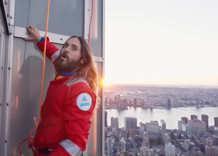 Empire State Building Daredevils Expose Security Lapse After Scaling 1,454-Foot Antenna To Hang “Cringe” Flag Empire State Building Daredevils Expose Security Lapse After Scaling 1,454-Foot Antenna To Hang “Cringe” Flag