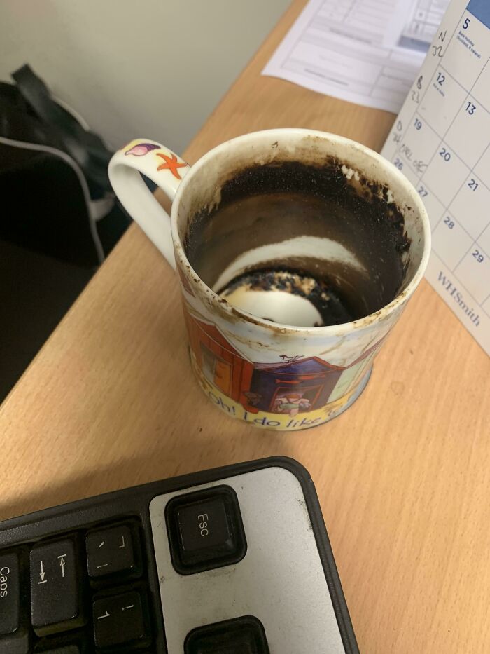 80 Awful Coworkers Who Must Be Getting A Bonus For Annoying Everyone