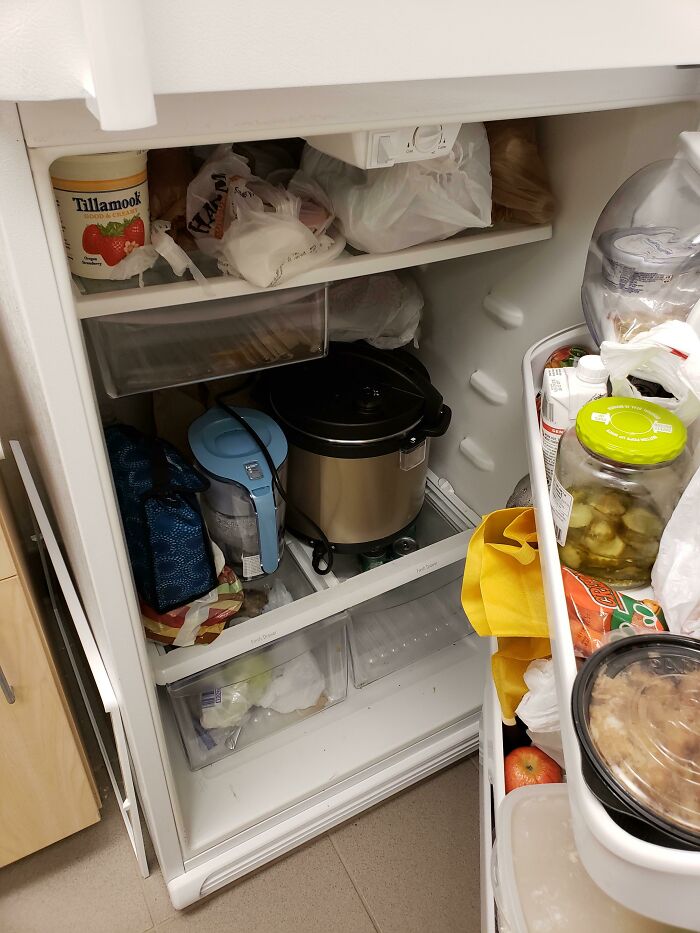 80 Awful Coworkers Who Must Be Getting A Bonus For Annoying Everyone
