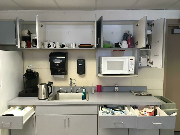 80 Awful Coworkers Who Must Be Getting A Bonus For Annoying Everyone
