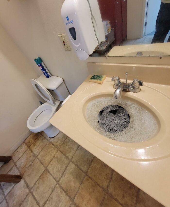 80 Awful Coworkers Who Must Be Getting A Bonus For Annoying Everyone