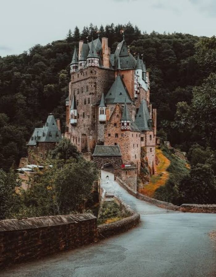 30 Famous Buildings With Incredible Histories That Deserve To Be Remembered Forever 30 Famous Buildings With Incredible Histories That Deserve To Be Remembered Forever