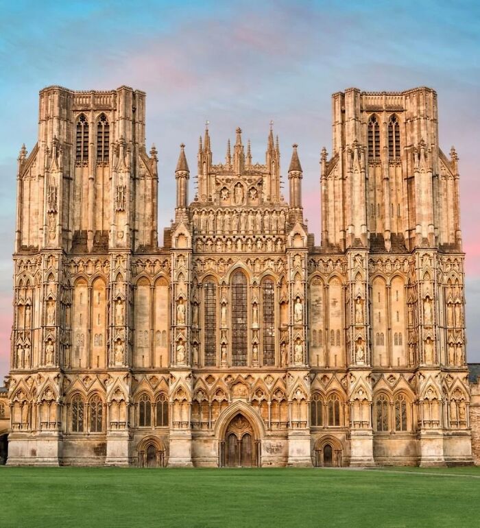 30 Famous Buildings With Incredible Histories That Deserve To Be Remembered Forever 30 Famous Buildings With Incredible Histories That Deserve To Be Remembered Forever