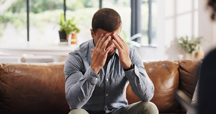 40YO Woman Prioritizes 24YO Friend’s Comfort Over Hubby, Lets Her Stay In Their House Indefinitely