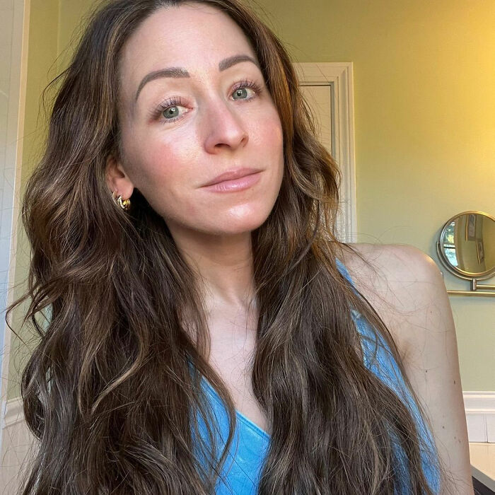 Expert Weighs In After Viral Video Of Woman Shaving Her Face Sparks Heated Debate Expert Weighs In After Viral Video Of Woman Shaving Her Face Sparks Heated Debate