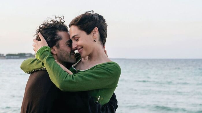Gal Gadot’s Career Takes Another Hit As New Netflix Film Is Blasted As One Of The Year’s Worst: “Get Her Off The Screen” Gal Gadot’s Career Takes Another Hit As New Netflix Film Is Blasted As One Of The Year’s Worst: “Get Her Off The Screen”
