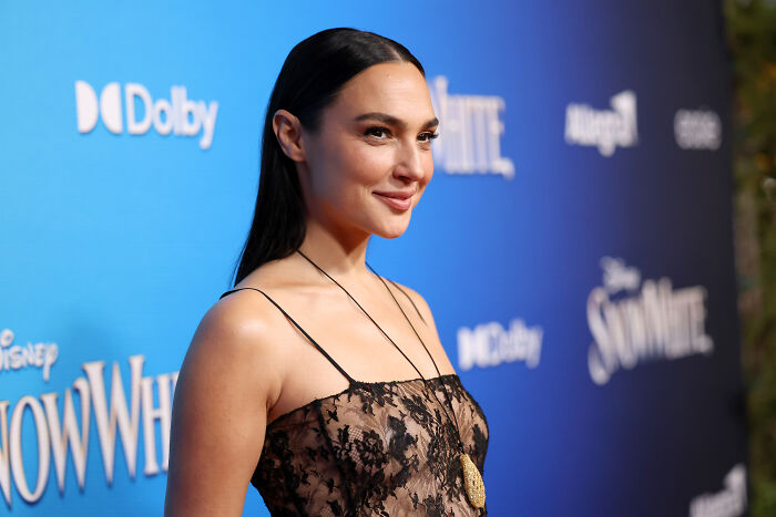 Gal Gadot’s Career Takes Another Hit As New Netflix Film Is Blasted As One Of The Year’s Worst: “Get Her Off The Screen” Gal Gadot’s Career Takes Another Hit As New Netflix Film Is Blasted As One Of The Year’s Worst: “Get Her Off The Screen”