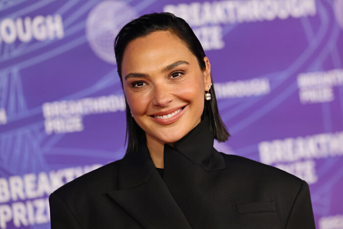 Gal Gadot’s Career Takes Another Hit As New Netflix Film Is Blasted As One Of The Year’s Worst: “Get Her Off The Screen” Gal Gadot’s Career Takes Another Hit As New Netflix Film Is Blasted As One Of The Year’s Worst: “Get Her Off The Screen”
