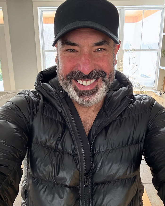 Major Hollywood Star Blows Fans Away With “Unrecognizable” Look In New Photo