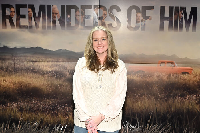“Cancel It Immediately!”: Colleen Hoover Faces Brutal Backlash Over Shocking New Amazon Deal As Fans Expose Her Dark Past “Cancel It Immediately!”: Colleen Hoover Faces Brutal Backlash Over Shocking New Amazon Deal As Fans Expose Her Dark Past