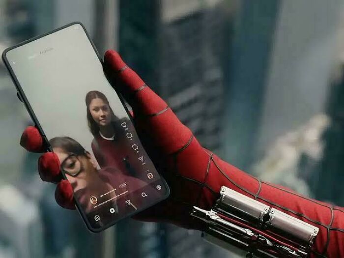 People Are Sharing Nonsensical Movie Details And These 64 Are The Most Hilarious Ones (New Pics) People Are Sharing Nonsensical Movie Details And These 64 Are The Most Hilarious Ones (New Pics)