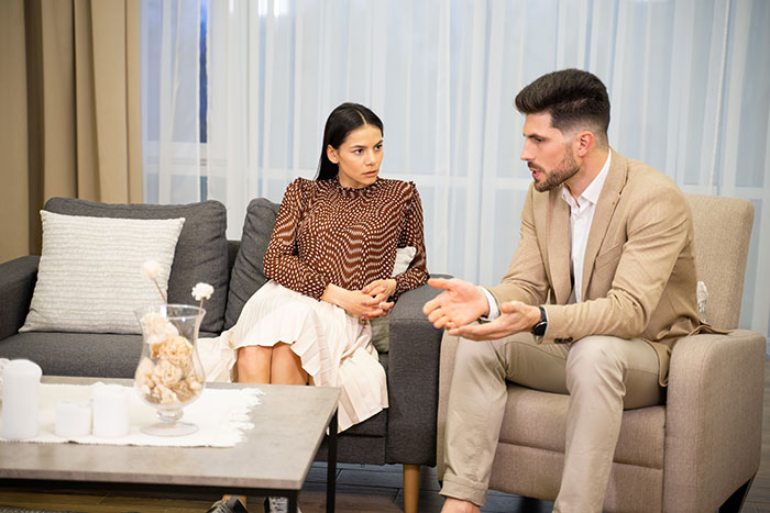 Woman Finds Out She Has No Idea Who Her Husband Really Is, Asks The Internet For Advice Woman Finds Out She Has No Idea Who Her Husband Really Is, Asks The Internet For Advice