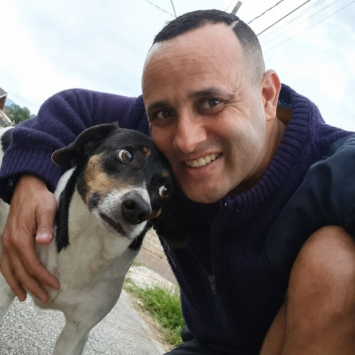 This Kind Mailman Stops To Befriend Dogs During His Deliveries, And It Might Melt Your Heart (24 New Pics) This Kind Mailman Stops To Befriend Dogs During His Deliveries, And It Might Melt Your Heart (24 New Pics)