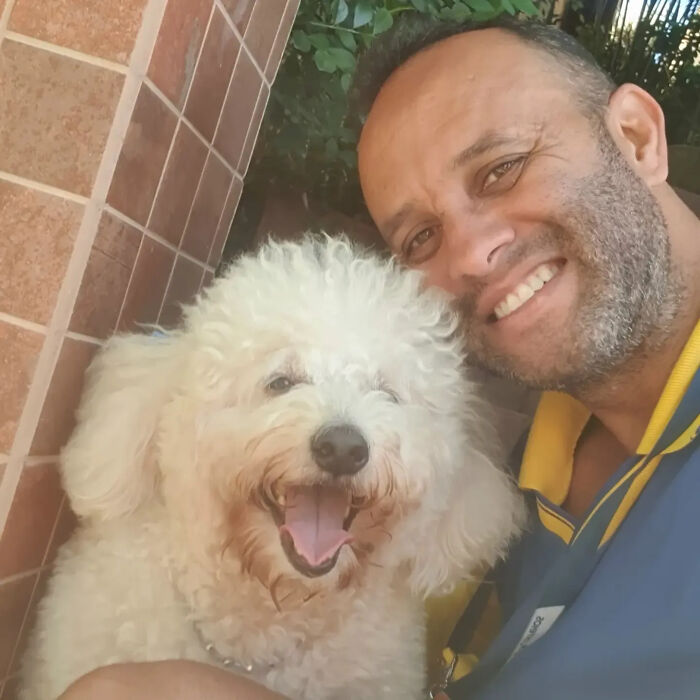 This Kind Mailman Stops To Befriend Dogs During His Deliveries, And It Might Melt Your Heart (24 New Pics) This Kind Mailman Stops To Befriend Dogs During His Deliveries, And It Might Melt Your Heart (24 New Pics)
