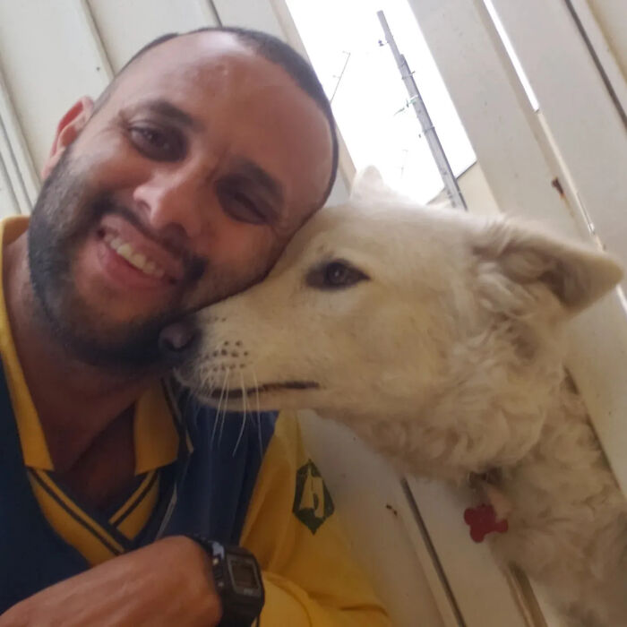 This Kind Mailman Stops To Befriend Dogs During His Deliveries, And It Might Melt Your Heart (24 New Pics) This Kind Mailman Stops To Befriend Dogs During His Deliveries, And It Might Melt Your Heart (24 New Pics)