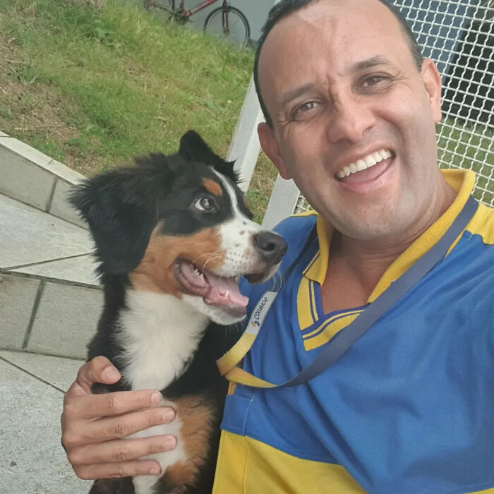 This Kind Mailman Stops To Befriend Dogs During His Deliveries, And It Might Melt Your Heart (24 New Pics) This Kind Mailman Stops To Befriend Dogs During His Deliveries, And It Might Melt Your Heart (24 New Pics)