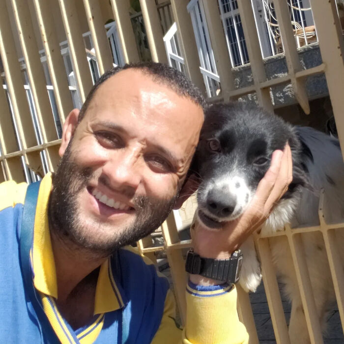 This Kind Mailman Stops To Befriend Dogs During His Deliveries, And It Might Melt Your Heart (24 New Pics) This Kind Mailman Stops To Befriend Dogs During His Deliveries, And It Might Melt Your Heart (24 New Pics)