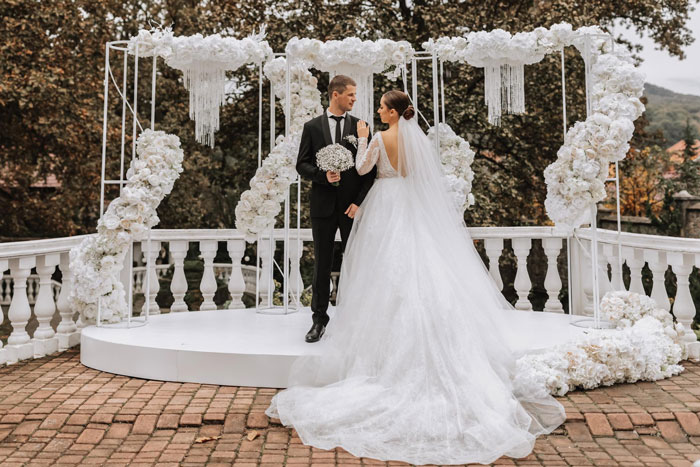 Groom’s Friend Misses Wedding After Showing Up, Sends Emotional Messages About Withdrawal Issues Groom’s Friend Misses Wedding After Showing Up, Sends Emotional Messages About Withdrawal Issues