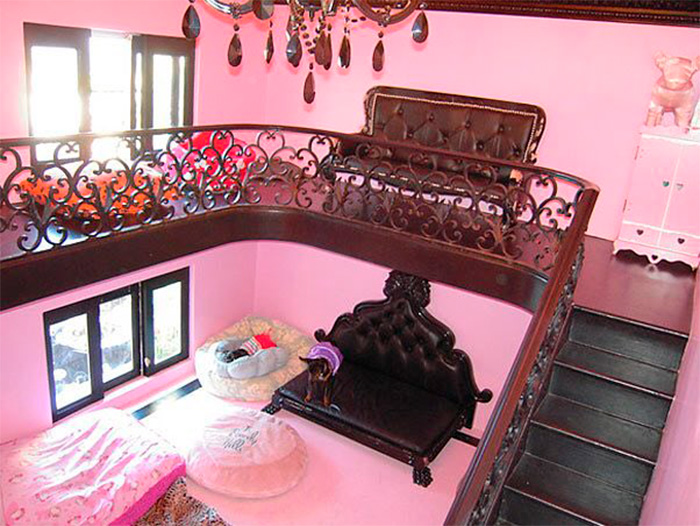 Expert Reveals The Celebs Who Have Devalued Their Homes With ‘Questionable’ Renovations Expert Reveals The Celebs Who Have Devalued Their Homes With ‘Questionable’ Renovations