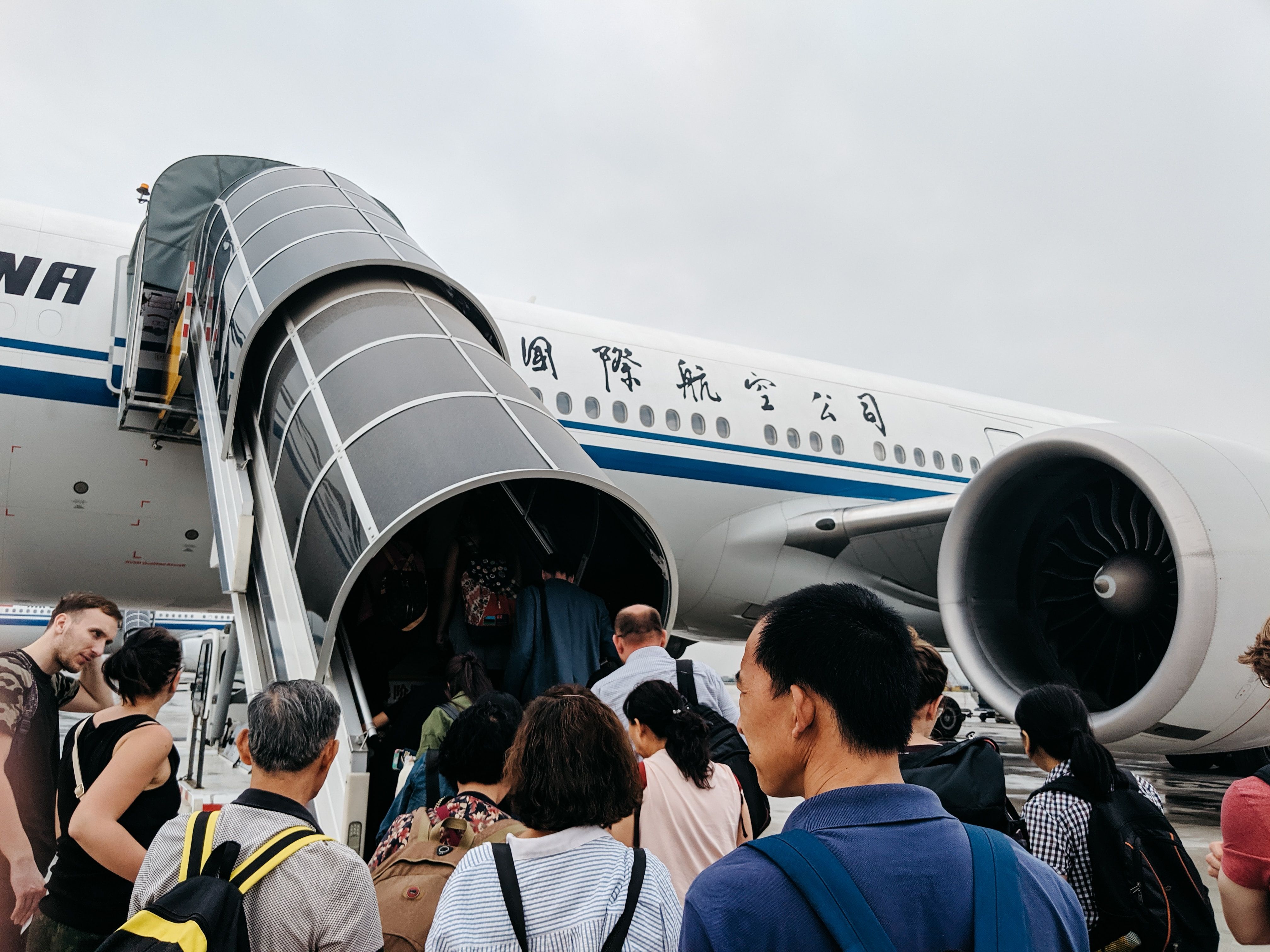 Woman Accidentally Enters A Wrong Line, Leading To A Shocking Physical Altercation At The Airport Woman Accidentally Enters A Wrong Line, Leading To A Shocking Physical Altercation At The Airport