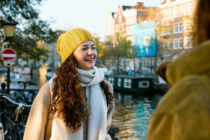 “Doesn’t Mean They Dislike You”: 47 Misunderstandings That Might Arise Between Locals And Foreigners “Doesn’t Mean They Dislike You”: 47 Misunderstandings That Might Arise Between Locals And Foreigners