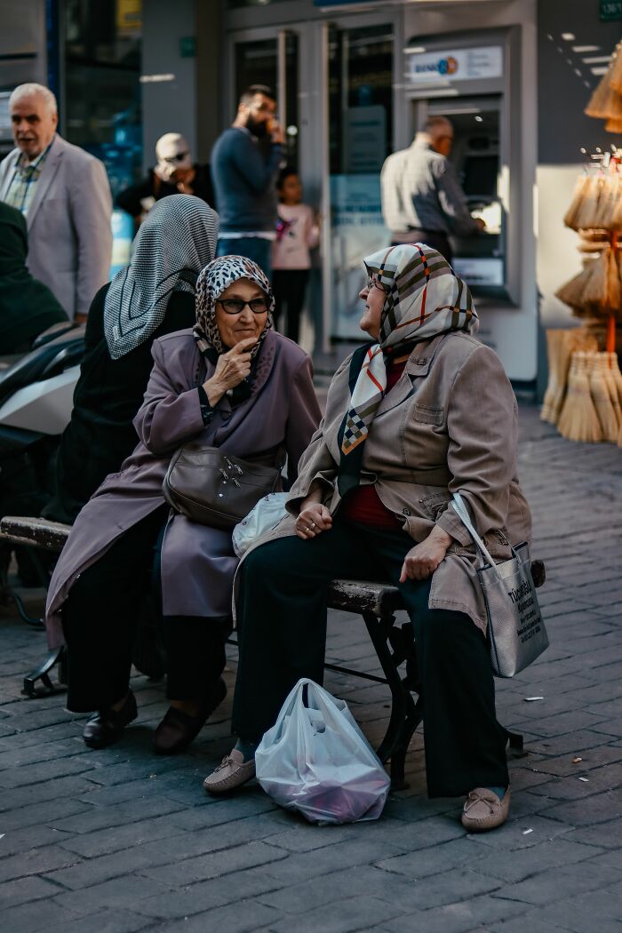“Doesn’t Mean They Dislike You”: 47 Misunderstandings That Might Arise Between Locals And Foreigners “Doesn’t Mean They Dislike You”: 47 Misunderstandings That Might Arise Between Locals And Foreigners