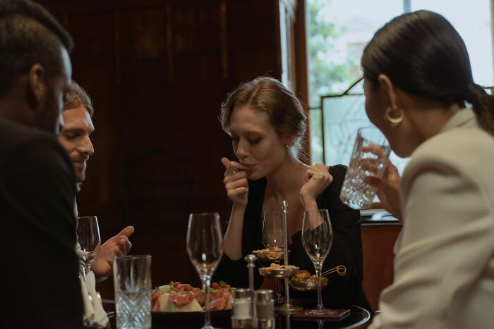 “Doesn’t Mean They Dislike You”: 47 Misunderstandings That Might Arise Between Locals And Foreigners “Doesn’t Mean They Dislike You”: 47 Misunderstandings That Might Arise Between Locals And Foreigners