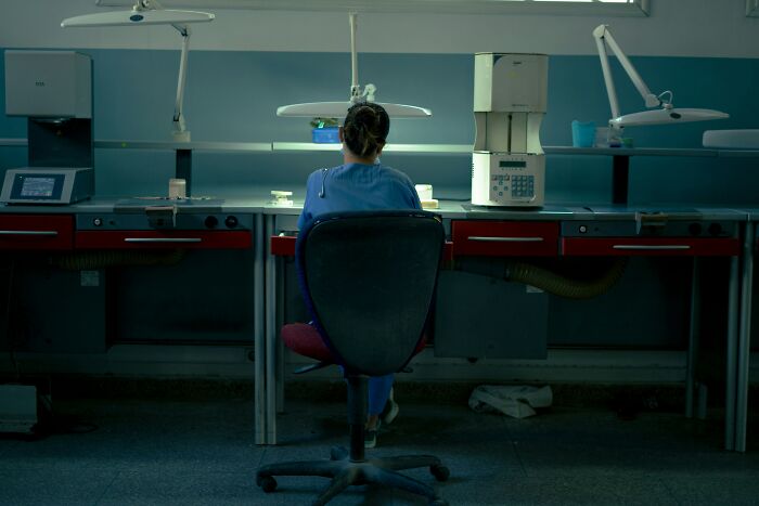 63 Horror Stories From Hospital Employees That Might Make You Sleep With The Lights On 63 Horror Stories From Hospital Employees That Might Make You Sleep With The Lights On
