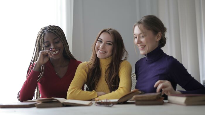 “Am I In The Wrong For Not Wearing My Boyfriend’s Gift?”: 11 Real Stories For You To Judge “Am I In The Wrong For Not Wearing My Boyfriend’s Gift?”: 11 Real Stories For You To Judge