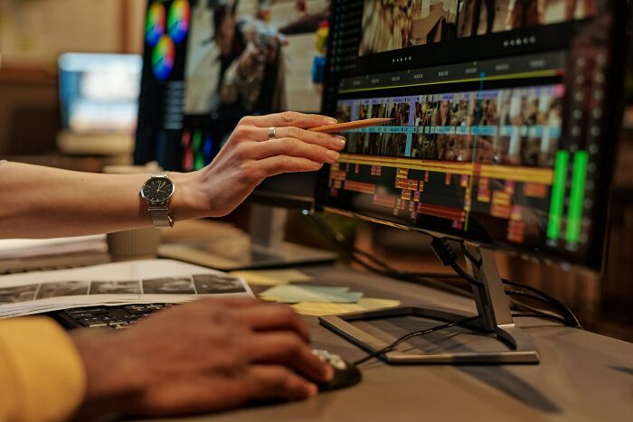 Looking For An Unconventional Way To Earn Money? You Might Find It In One Of These 80 Strange Jobs Looking For An Unconventional Way To Earn Money? You Might Find It In One Of These 80 Strange Jobs