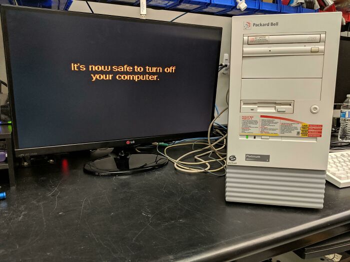 If You Think You’re Having A Bad Day, Spare A Thought For These 88 Poor Tech Support Workers (New Pics)