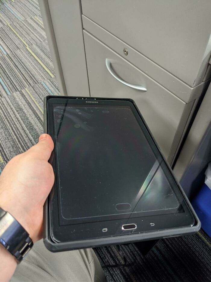 If You Think You’re Having A Bad Day, Spare A Thought For These 88 Poor Tech Support Workers (New Pics)