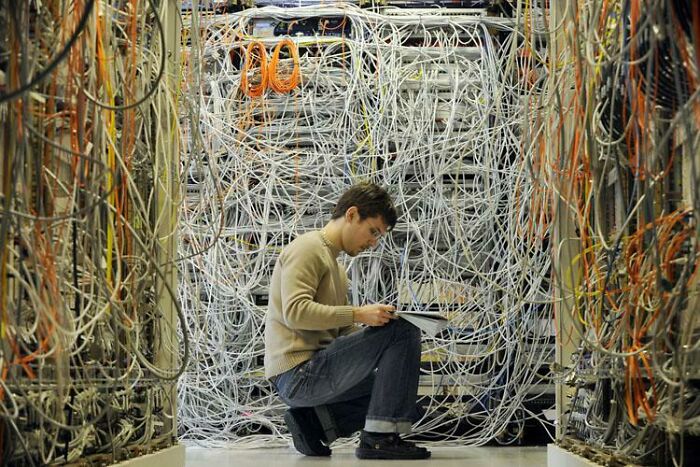 If You Think You’re Having A Bad Day, Spare A Thought For These 88 Poor Tech Support Workers (New Pics)