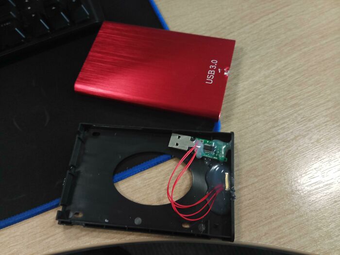 If You Think You’re Having A Bad Day, Spare A Thought For These 88 Poor Tech Support Workers (New Pics)