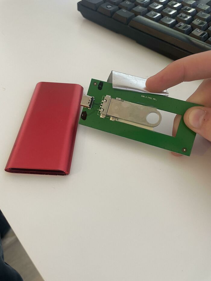 If You Think You’re Having A Bad Day, Spare A Thought For These 88 Poor Tech Support Workers (New Pics)