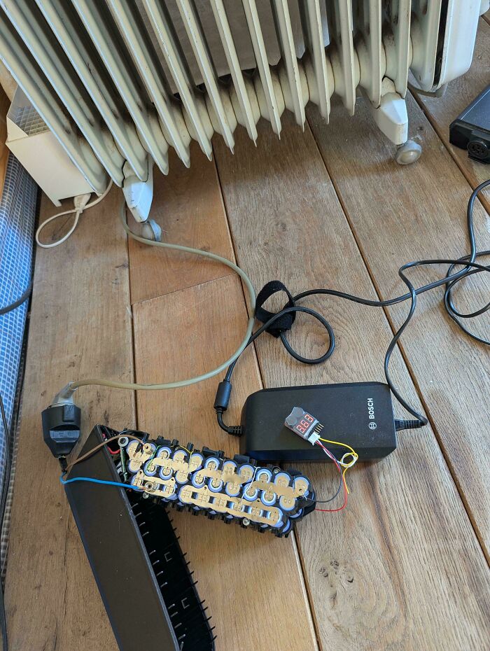 If You Think You’re Having A Bad Day, Spare A Thought For These 88 Poor Tech Support Workers (New Pics)