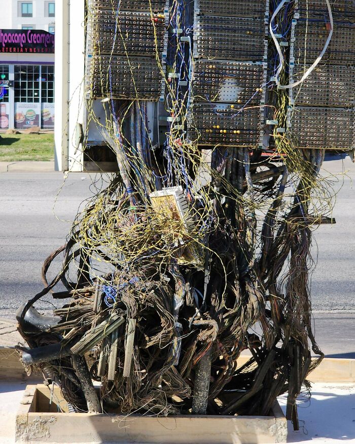 If You Think You’re Having A Bad Day, Spare A Thought For These 88 Poor Tech Support Workers (New Pics)