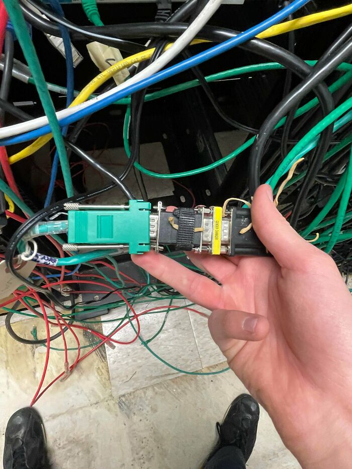 If You Think You’re Having A Bad Day, Spare A Thought For These 88 Poor Tech Support Workers (New Pics)